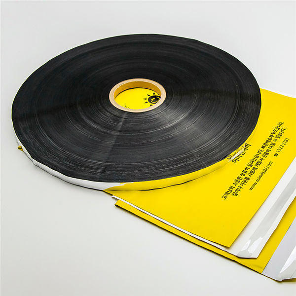 Banda de etanșare sigilantă permanentă adezivă